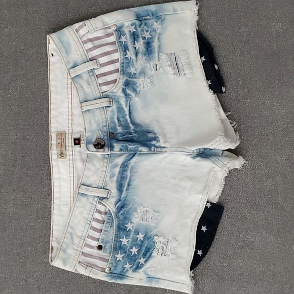 YMI Patriotic Cut Off Frayed Hem Denim Shorts JUNIORS SIZE: 9 - Picture 1 of 15